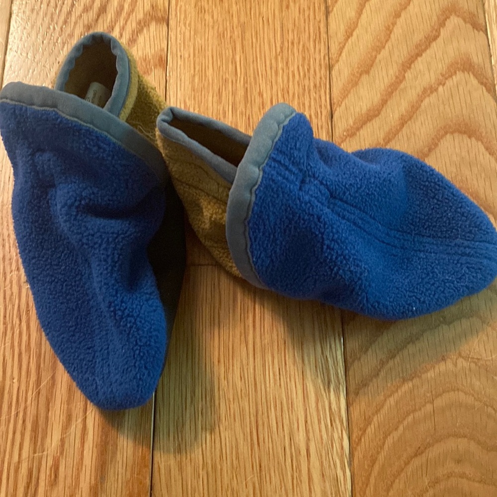Patagonia synchilla slippers.
